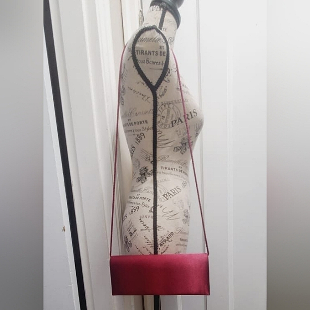 Red Satin Evening Leather Bag. ๐ด
